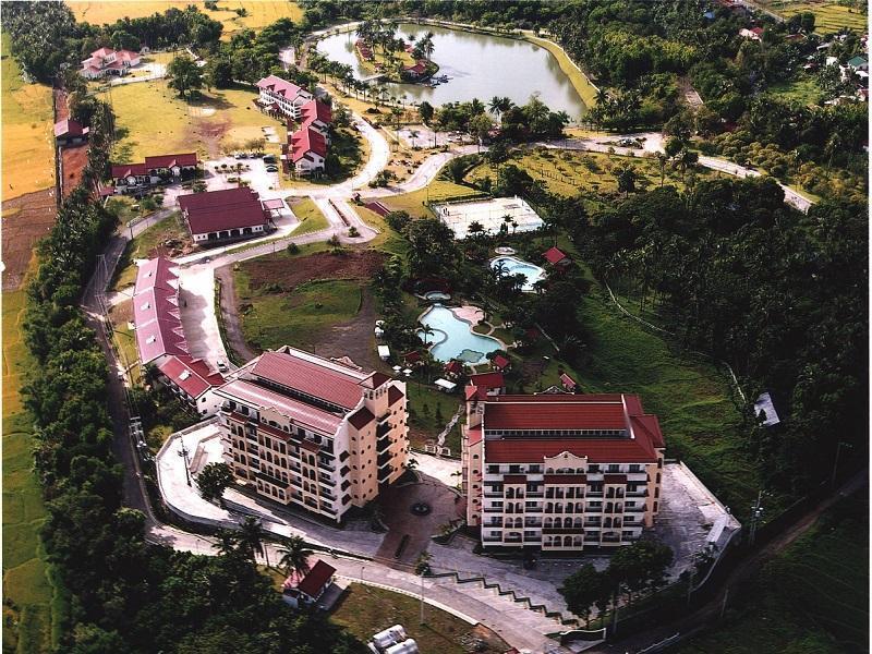 Graceland Estates And Country Club Lucena Bagian luar foto