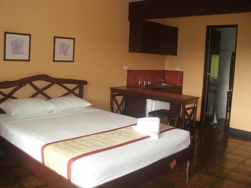 Graceland Estates And Country Club Lucena Bagian luar foto