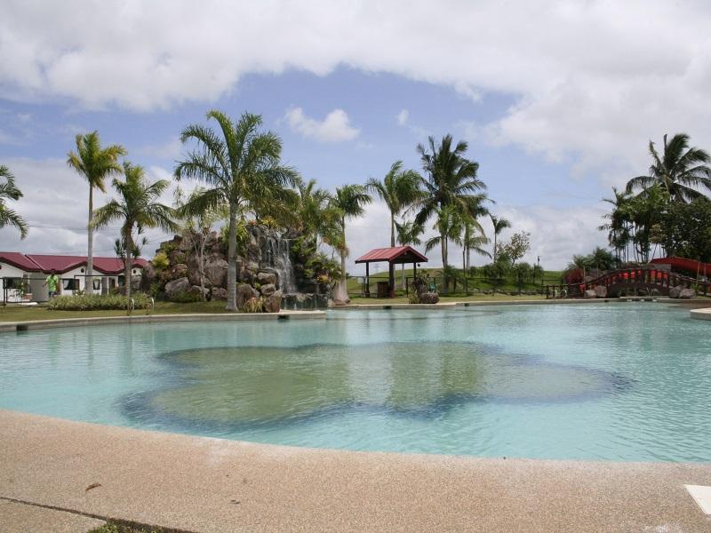 Graceland Estates And Country Club Lucena Bagian luar foto